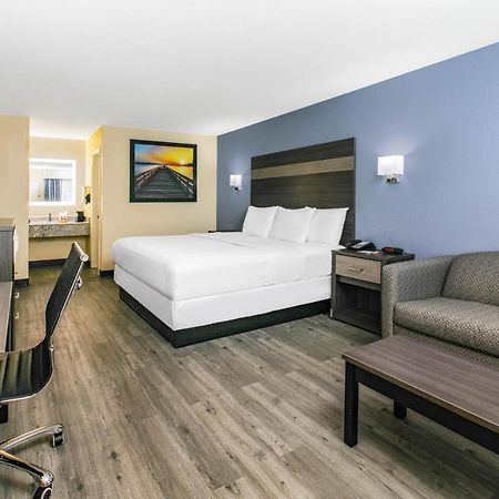 Days Inn By Wyndham Waco Near Downtown University Bagian luar foto
