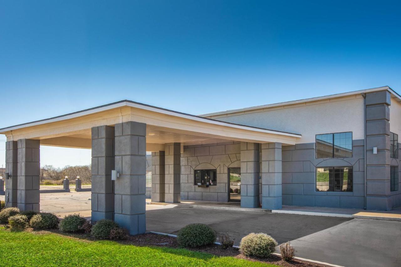 Days Inn By Wyndham Waco Near Downtown University Bagian luar foto