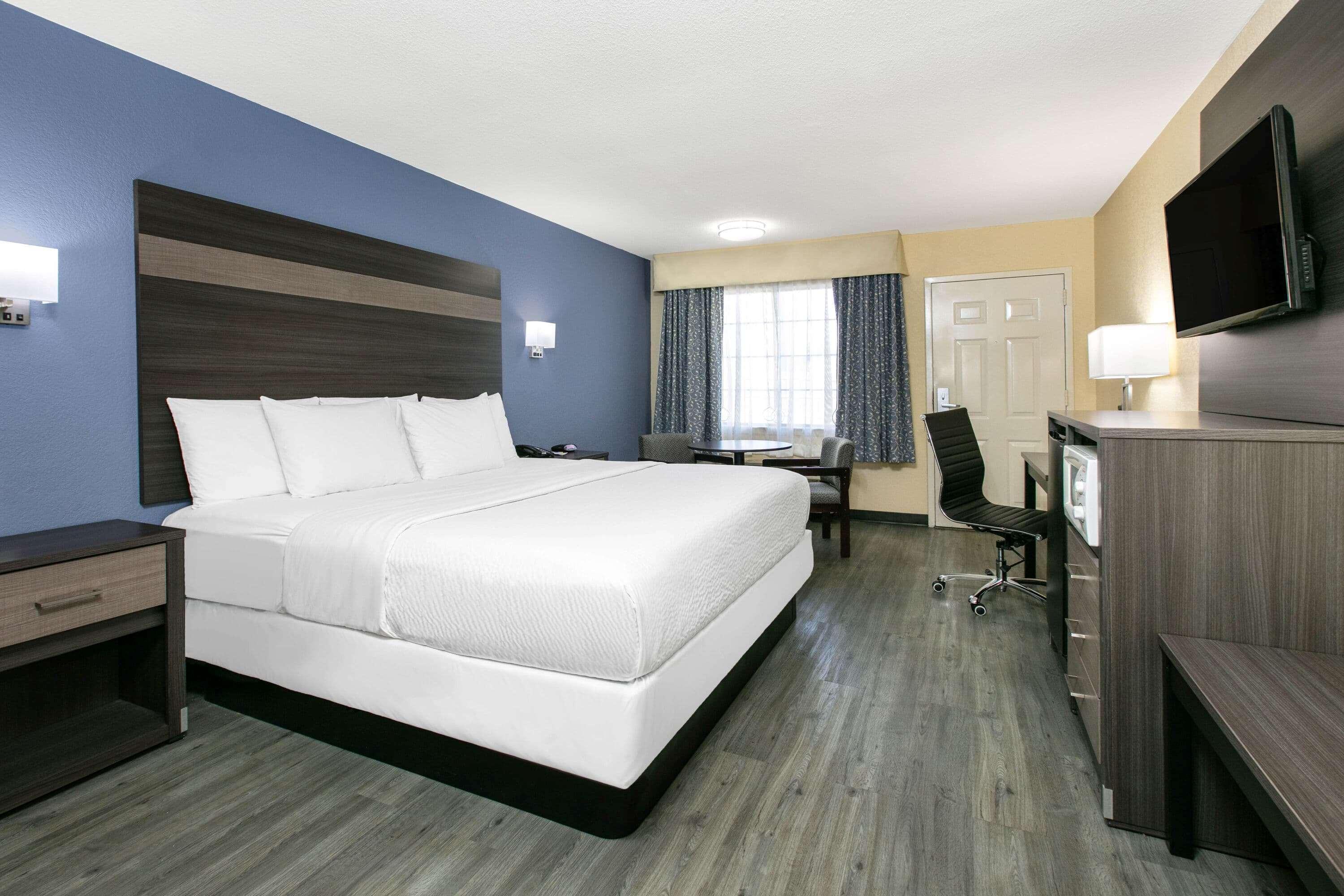 Days Inn By Wyndham Waco Near Downtown University Bagian luar foto