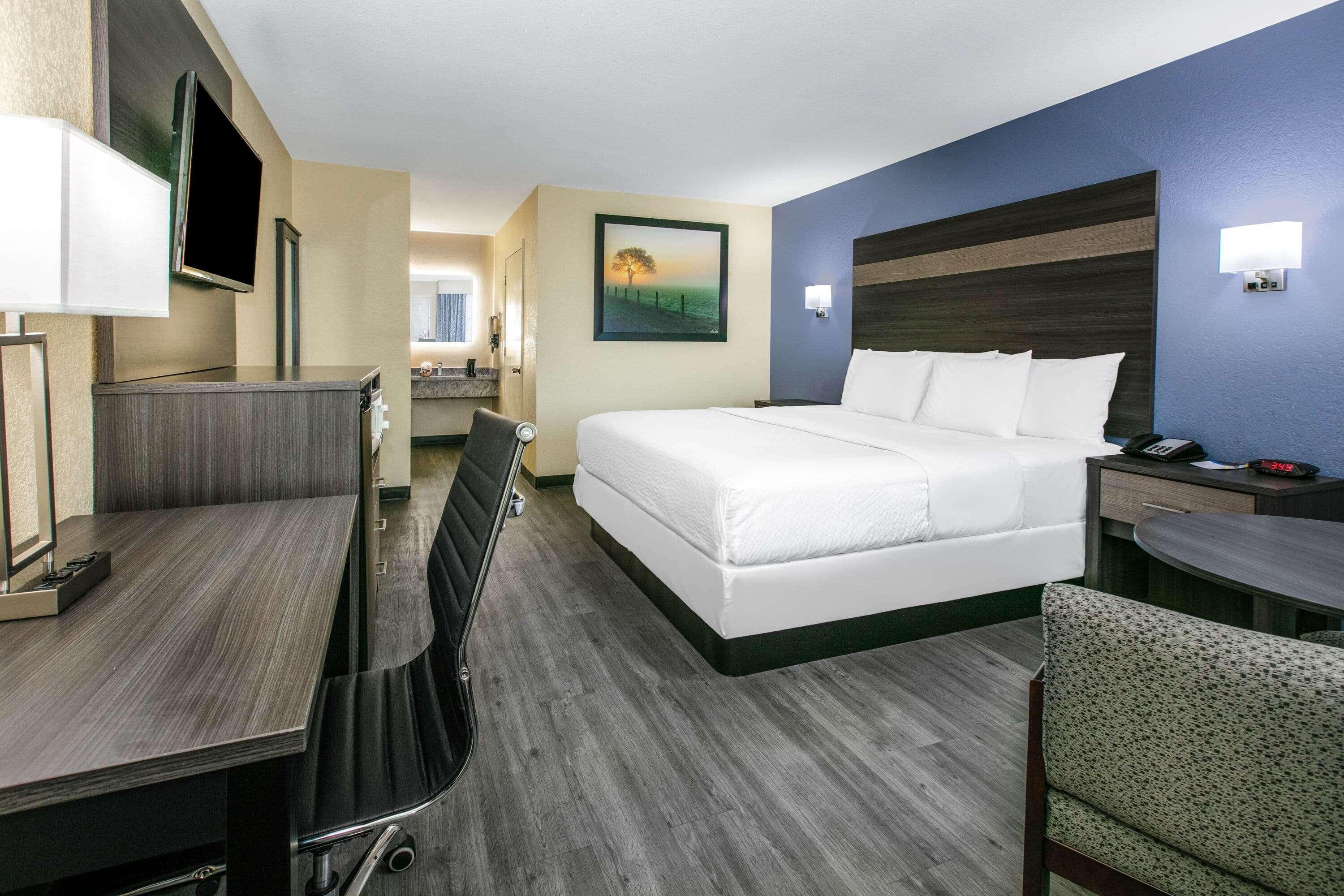 Days Inn By Wyndham Waco Near Downtown University Bagian luar foto