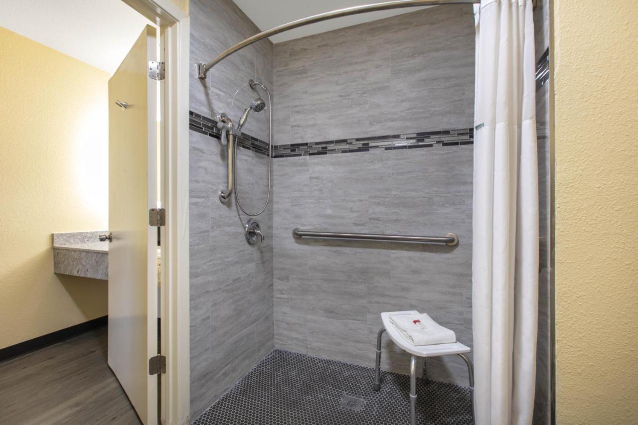 Days Inn By Wyndham Waco Near Downtown University Bagian luar foto